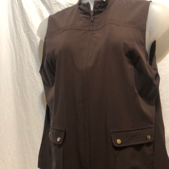 Chico's court side lightweight zipper front vest with pockets - Picture 2 of 14